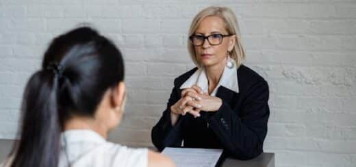 Bilateraal overleg tussen manager en medewerker_pexels