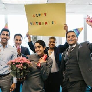 verjaardagsfeest op kantoor_pexels-rdne-7580814