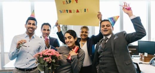 verjaardagsfeest op kantoor_pexels-rdne-7580814